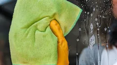 Okna będą czyste przez wiele miesięcy: ekspert zdradził, czym natrzeć szyby, by lśniły bez smug