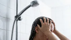 Dlaczego ludzie coraz częściej rezygnują z prysznica? Ekspert odpowiada, czy to jest zdrowe