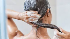 Włosy staną się dwa razy bardziej puszyste – ten banalny trik stał się hitem