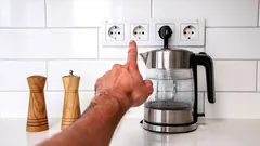 Ile gniazdek potrzeba w kuchni? Odpowiedź, która uratuje przed trójnikami