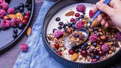 O której godzinie należy jeść śniadanie, aby schudnąć – ekspert podał dokładną porę