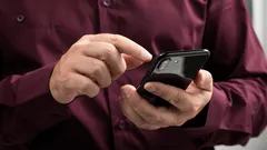 Tajemniczy symbol „plus w kółku” w telefonie: co oznacza i kiedy może się przydać