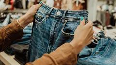 Niebieski nie jest już modny: 5 kolorów dżinsów, które wszyscy noszą tej wiosny